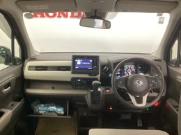 機能的なコックピット。快適な運転を楽しめますよ♪