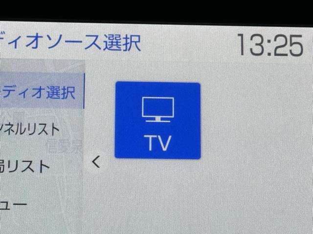 TVが見れるチューナーを装備しています。　新しい車でも付いていないことで、TVが見れない事も多々あるので要チェックです。