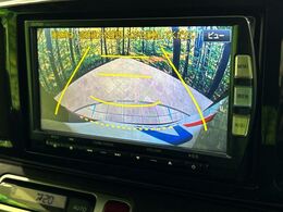 【バックカメラ】駐車時に後方がリアルタイム映像で確認できます。大型商業施設や立体駐車場での駐車時や、夜間のバック時に大活躍！運転スキルに関わらず、今や必須となった装備のひとつです！