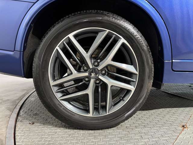 タイヤサイズは225/55R19です♪