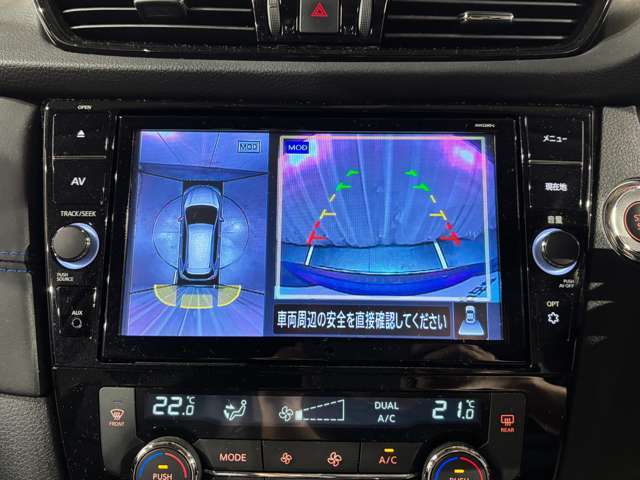 アラウンドビューモニターは真上から見下ろした様に車の周囲を表示することで、駐車時の安全性と利便性を高めます。