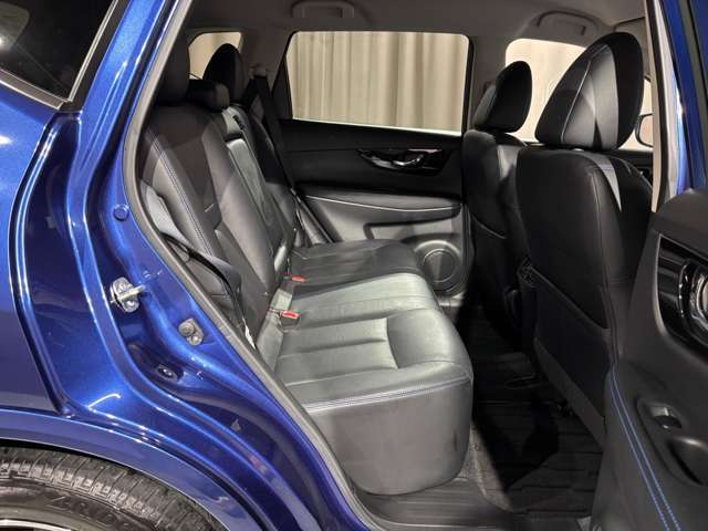 後席もしっかりとスペースを確保しているのでゆったりとご乗車できます♪