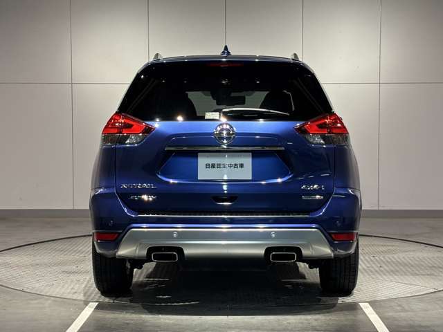 前・後方に車両や壁などの障害物がある場合、クルマが誤操作を察知して、衝突を未然に防ぎます。