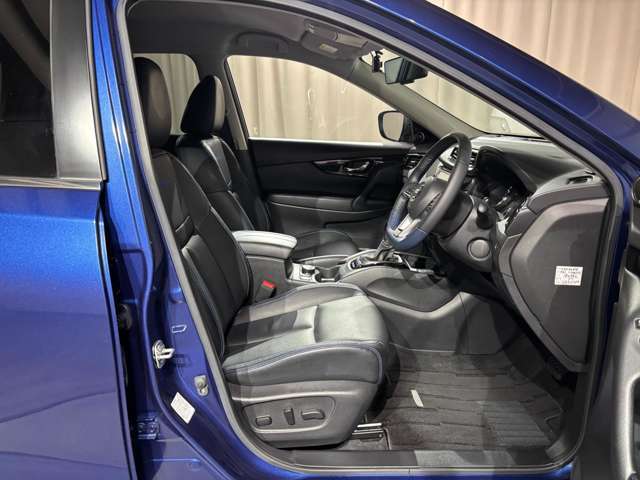 運転席も広々でゆったりとした気分で運転できます☆