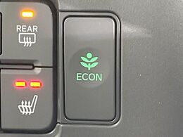 【シートヒーター】寒い日に重宝するシートヒーター！エアコンより早く温まってくれるので寒がりの人も安心ですね♪エアコンの温風は乾燥するから苦手、という方にもをおすすめです。