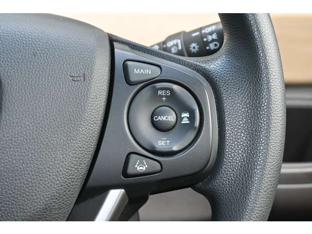 先行車との車間距離を保ちつつ定速走行ができるアダプティブクルーズコントロール！