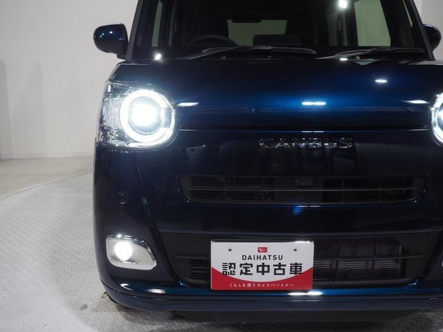 ヘッドライトとフォグランプは明るいLED。夜間の運転も安心です。