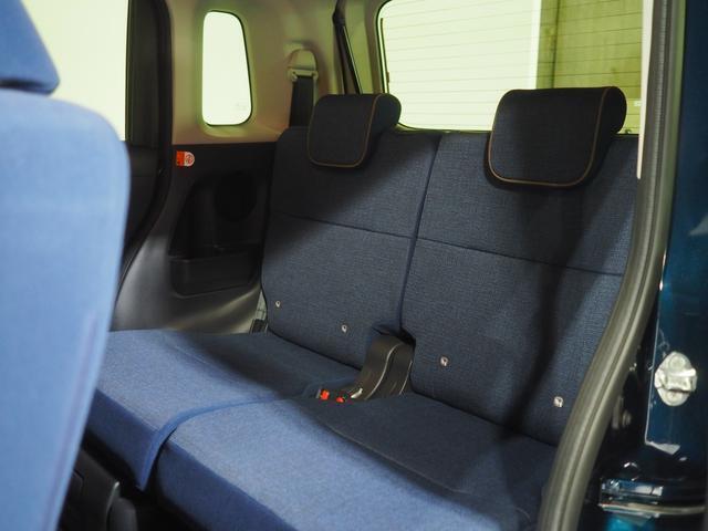 後席は左右独立して前後スライド＆リクライニングができます。