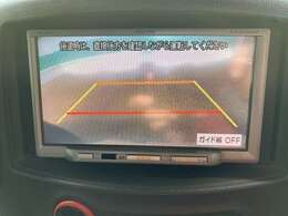 バックカメラがついて後方確認が簡単にできます！苦手としている車庫入れ等も安心して出来ますね！凄く需要の高い装備ですので、最初から付いていれば言う事なしですよね！？
