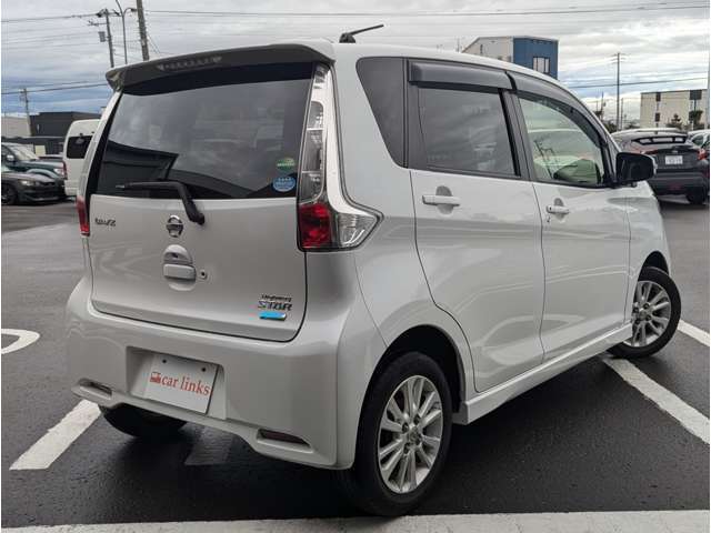 北海道内は勿論、全国各地への陸送でのご納車が可能です。陸送費用は地域や車種によって違いますので、お気軽にお問い合わせください。