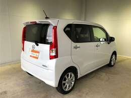 室内外はもちろん、シートを外してニオイの元となるフロアカーペットまで消臭・除菌を実施。中古車を気持ちよくお乗りいただけるクリーニングサービスです。詳細は販売店スタッフまでおたずねください。