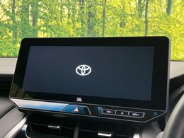 【12.3インチワイドナビ】高級感とインパクトのある大型ワイドナビを装備。各種オーディオ操作はもちろん、横長ワイド画面でのマップ2分割表示など、利便性も高いナビです♪