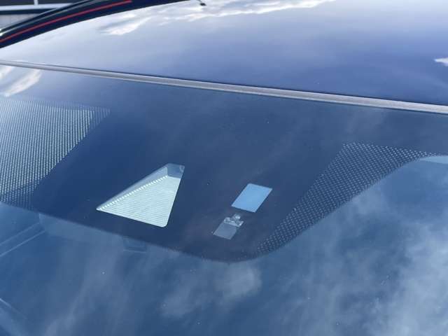 レーダーやカメラを使った運転支援システム、予防安全装置等、先進技術が充実しております！