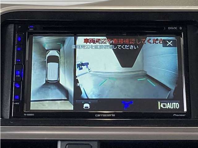 後方のモニターと併せ、前方の死角を確認するフロントモニターも装備！これで前後安心です♪