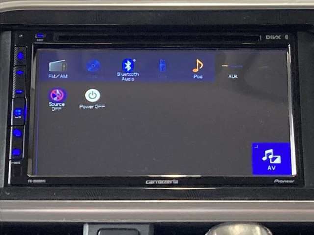 Bluetooth対応、CD再生機能付き。お好きな音楽を聴きながらのドライブは楽しいですよね～♪