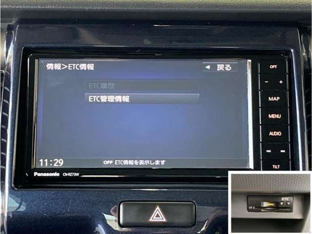 ナビ画面連動のETC付きです。高速道路料金所での小銭の出し入れや雨天時における窓の開け閉めなどの煩わしさが解消できます。料金所の通過もスムーズで快適ですよ。