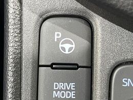 【駐車支援システム】駐車スペースを検知し、スムーズな駐車をアシスト。狭いスペースへの駐車など、駐車に自信の無い方におすすめの機能です♪