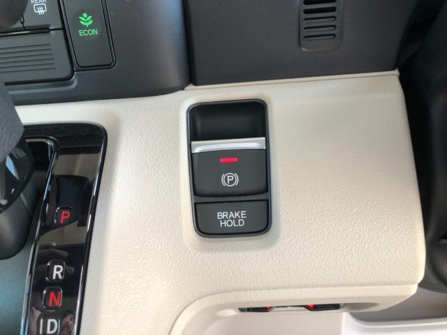 【電動パーキングブレーキ・ブレーキホールド】簡単なボタン操作で、毎日の運転が快適になります♪