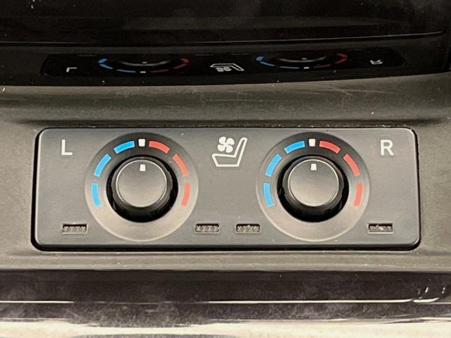 【シートベンチレーション】夏場は涼しい風でお尻や背中の熱やムレを防ぎ、冬はエアコンよりも早く温まってポカポカに！季節を問わず快適に過ごせます。