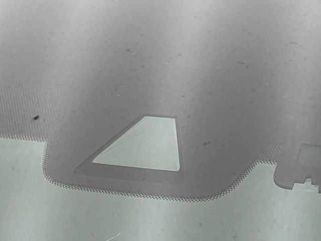 【トヨタセーフティセンス】走行中に前方の車両等を認識し、衝突しそうな時は警報とブレーキで衝突回避と被害軽減をアシスト。より安全にドライブをお楽しみいただけます。