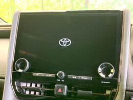 【14インチディスプレイオーディオ】画面内にオーディオ操作はもちろん、空調の調整機能なども盛り込んだ多機能なディスプレイオーディオです！スマートフォン連携はもちろん、車載ナビもお使いいただけます♪