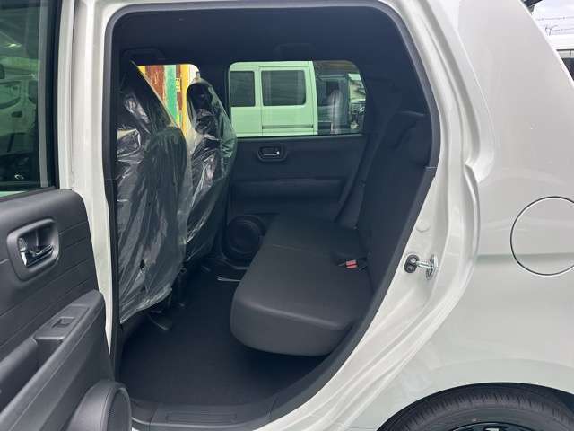 ★5年間新車保障★初度登録から5年間の新車保証が含まれています。長期間、安心してお乗り頂けます！保障費用は支払総額に含まれています！遠方のお客様は保証継承後、お近くのディーラーにて保証が受けられます！