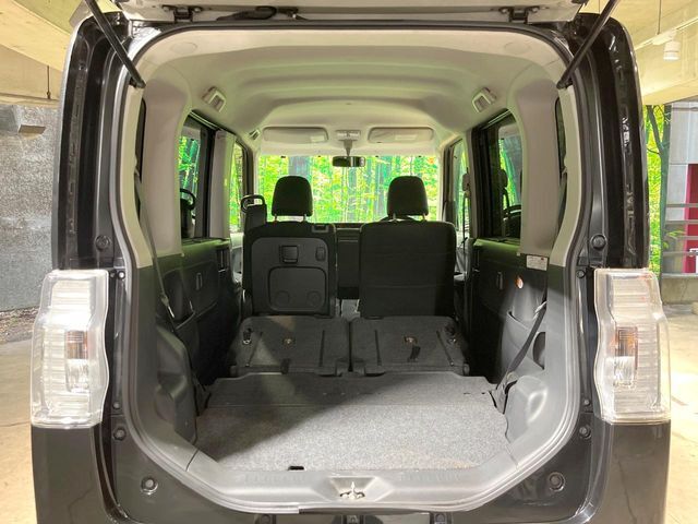 普段のお買い物や通勤、送迎等に十分な荷室スペースを確保しております。セカンドシートを倒すと、大きな荷物の積載も可能です♪