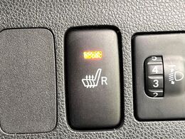 【シートヒーター】寒い日に重宝するシートヒーター！エアコンより早く温まってくれるので寒がりの人も安心ですね♪エアコンの温風は乾燥するから苦手、という方にもをおすすめです。