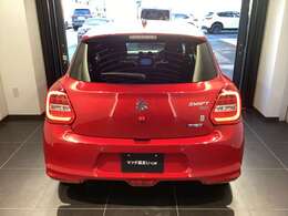 バックカメラもついております。