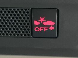 【アイサイト】合計3つの広角・広角カメラ、レーダーを組み合わせ、衝突の危険があるときのブレーキ制御はもちろん、万が一の際にはハンドル制御もサポートします！