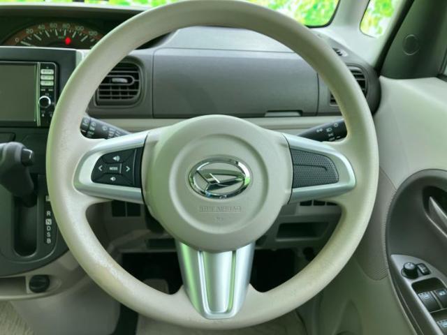 WECARSの展示場では実際に見て、触ってお車をお選びいただけます！知識の豊富な営業スタッフが様々なカーライフをご提案いたします！