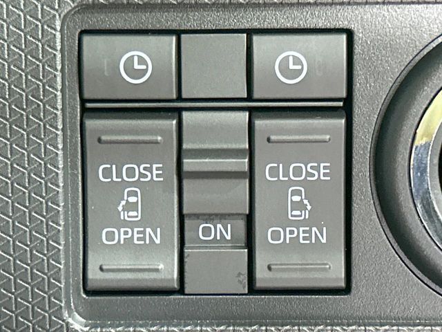 【両側パワースライドドア】スマートキーや運転席のスイッチで後席両側スライドドアの開閉が可能♪電動だから力を入れてドアを開ける必要が無く、小さなお子様でも簡単に開け閉めでき快適です♪