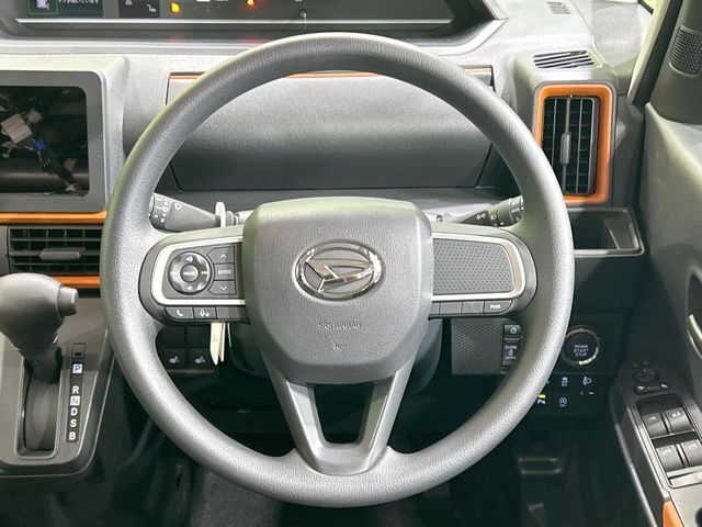 【ステアリングスイッチ】運転中、前方から目線をそらすことなく、オーディオ等の操作が可能な便利機能！安心＆快適なドライブを演出してくれます♪