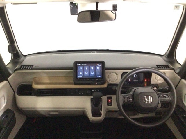 【前方視界】開放的な前方視界！運転がしやすく疲れにくいです♪窓が大きく、見通しがとっても良いおクルマですよ♪