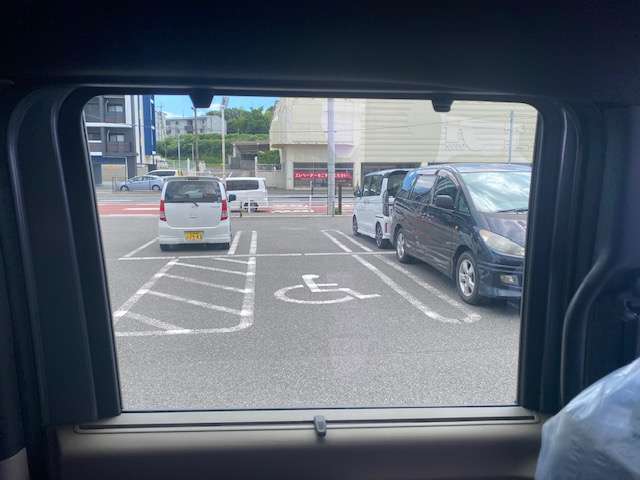 バリアフリー設計の多目的トイレや女性用サニタリー、ベビーカーもご用意しております♪