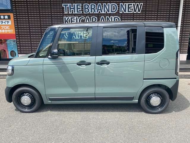 ケイカフェグループの在庫はなんと1500台以上！本格的なカフェを併設した新しいコンセプトのお店です。