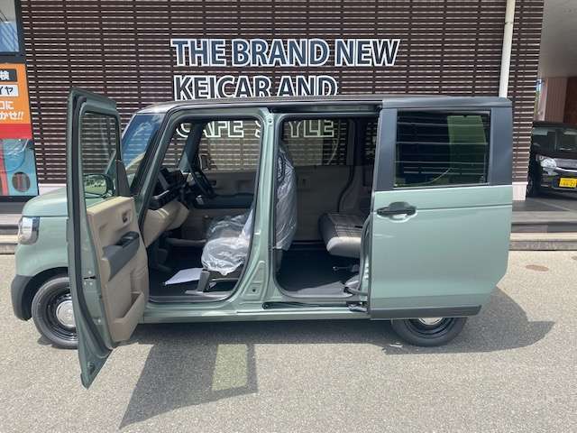 本格的なカフェを併設した新しいコンセプトのお店です！