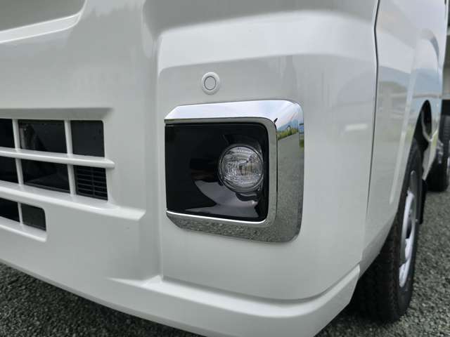 メーカーオプションにフォグランプがついております、視界不良の時に大変役に立つ装備です。