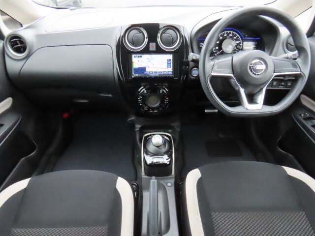 内外装の清掃・ガラス系ボディコーティングをCARクリーニング専門業者が施工いたしますので大変清潔。オリックス自動車ではみなさまに快適なドライブをお約束。