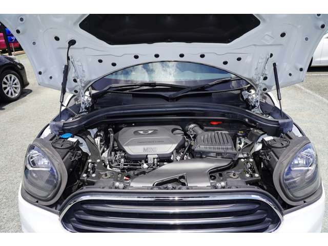 エンジンルーム内も洗浄済です。