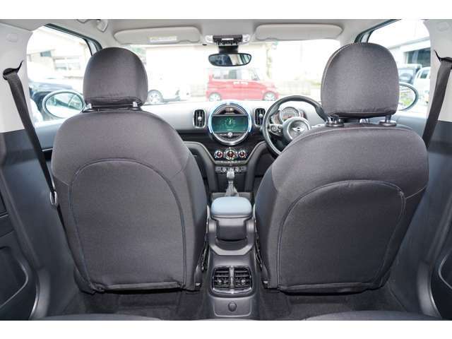 後部座席にもエアコン吹き出し口があるので、快適に過ごせます。