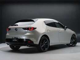 下取りワンオーナー車のMAZDA3ファストバッグが入荷しました。リヤバンパー交換と右リヤドア修理歴がございますが、令和4年式で走行1.9万Kmと新しく走行距離も少な目です。ぜひご覧ください。