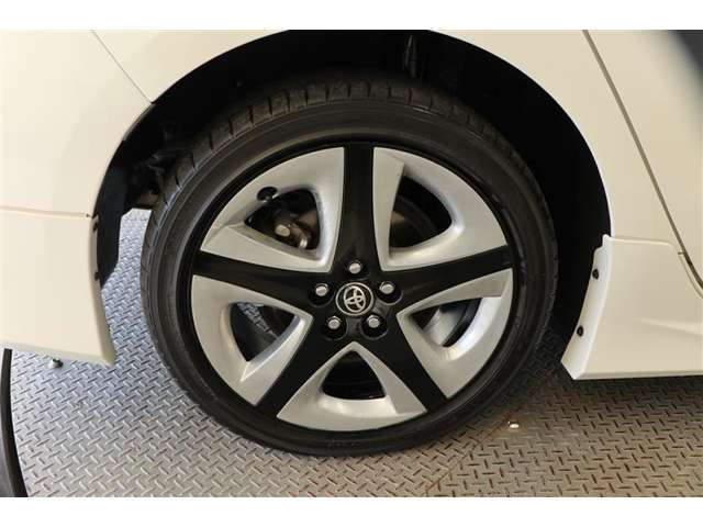純正アルミホイール【タイヤサイズ215/45R17】