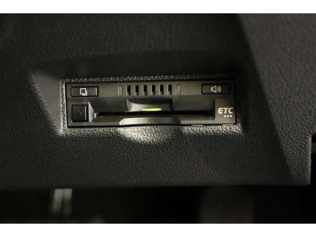 ■ETC■今や必需品のETC付き！高速道路料金所で小銭の出し入れをする必要もなくスムーズに通過できます。ETC搭載車しか通過できないスマートICも利用可能で、高速道路利用の幅が広がりますよ！