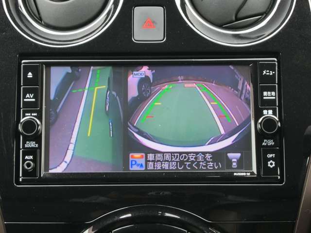 サイドブラインドモニターは、狭い道での離合の際に安心です。