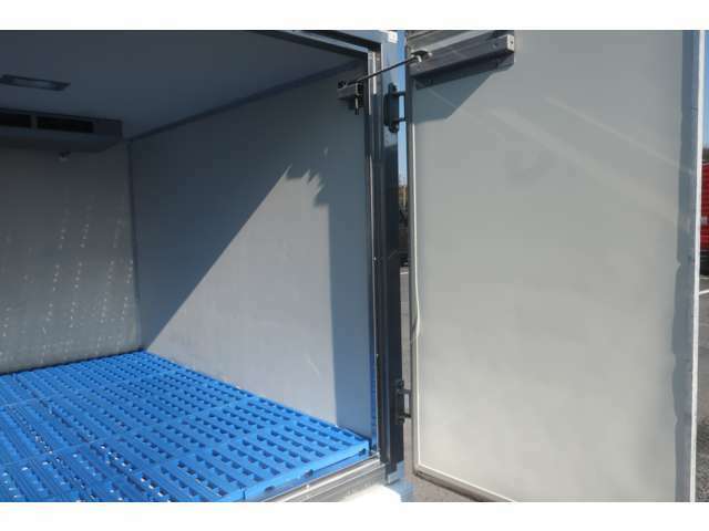 オートマ　冷凍冷蔵車　2コンプ　日章冷凍-25℃設定冷凍機　リア観音開き　サイドスライドドア　エアコン　パワステ　エアバッグ　ドライブレコーダー　ワンオーナー