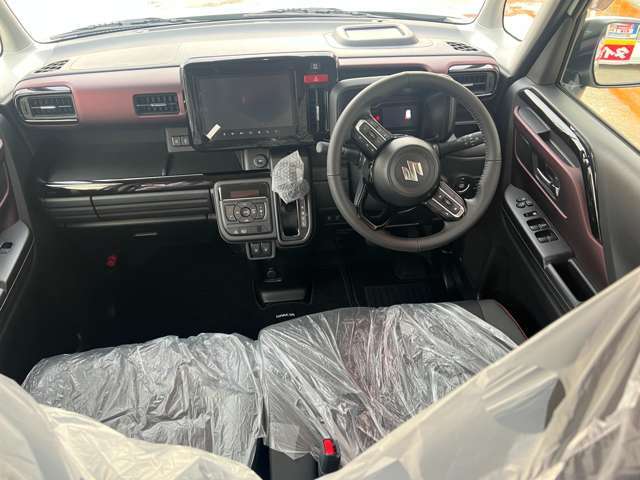 運転席・助手席の俯瞰視点です！乗った際のイメージが湧きますね！