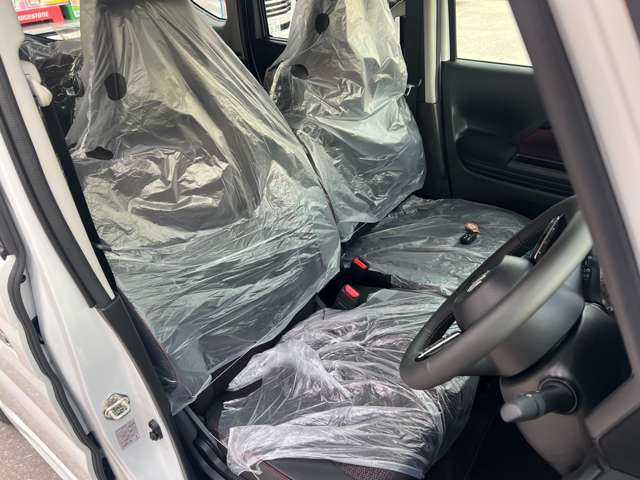 運転席はくつろぎのプライベート空間！ 車内をクリーニングしてお待ちしております！