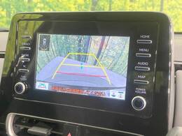 【バックカメラ】駐車時に後方がリアルタイム映像で確認できます。大型商業施設や立体駐車場での駐車時や、夜間のバック時に大活躍！運転スキルに関わらず、今や必須となった装備のひとつです！