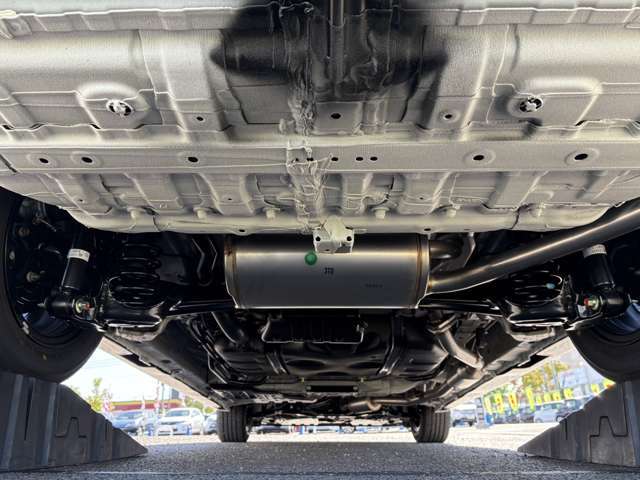 当社で整備の車両には4ヶ月の消耗品も含む無料保証と最長5年走行無制限の延長保証をオプションでご用意☆遠方のお客様はお近くのディーラーにて保証修理をお受けできます♪